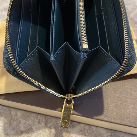LOUIS VUITTON VERNIS ZIPPY WALLET - Picture 7 of 11